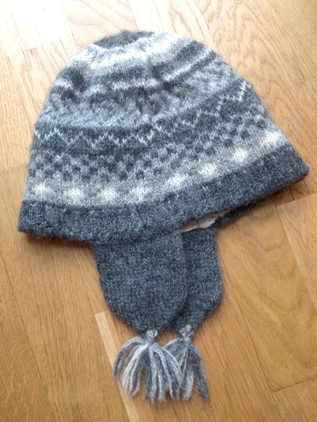 Handgemachte Vintage Gestrickte Inka Hut Grau Weiße Wolle Magdalena Miegel Handgemachte Vintage Gestrickte Inka Hut Grau Weiße Wolle Magdalena Miegel von VintagebyJulienne