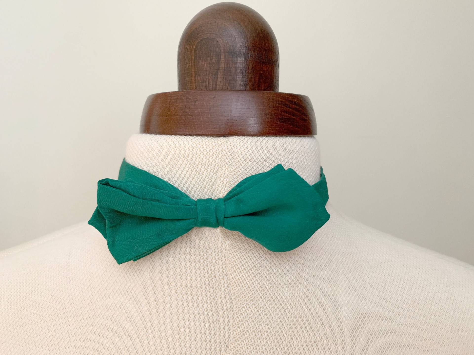 Smaragd Grün Jungen Seide Fliege Childrens Zubehör Pura Seta Made in Italy 1980 Vintage Aqua Spitze Top von VintagebyJulienne