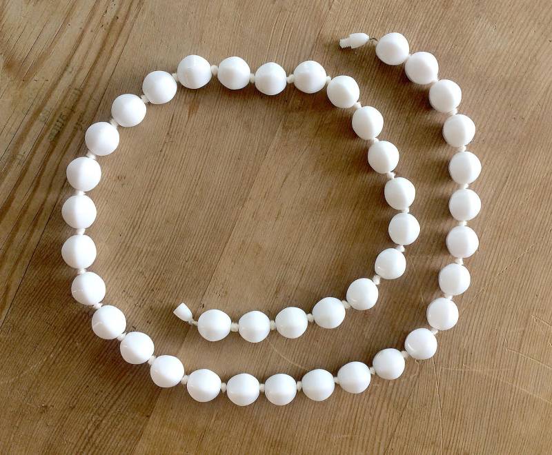 Weißer Einzelstrang Glas Kürbis Perlen Halskette Vintage Midcentury Schmuck von VintagebyJulienne