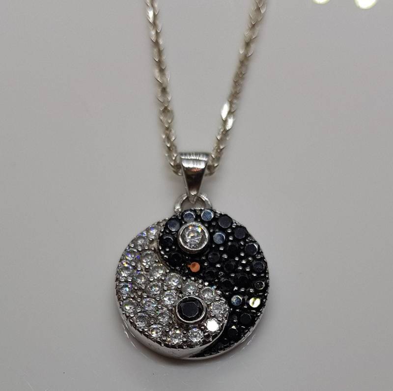 Hübsche Kette Mit Anhänger Ying Yang, 925Er Silber, Zirkonia Schwarz Und Weiß von VintagebyPfau