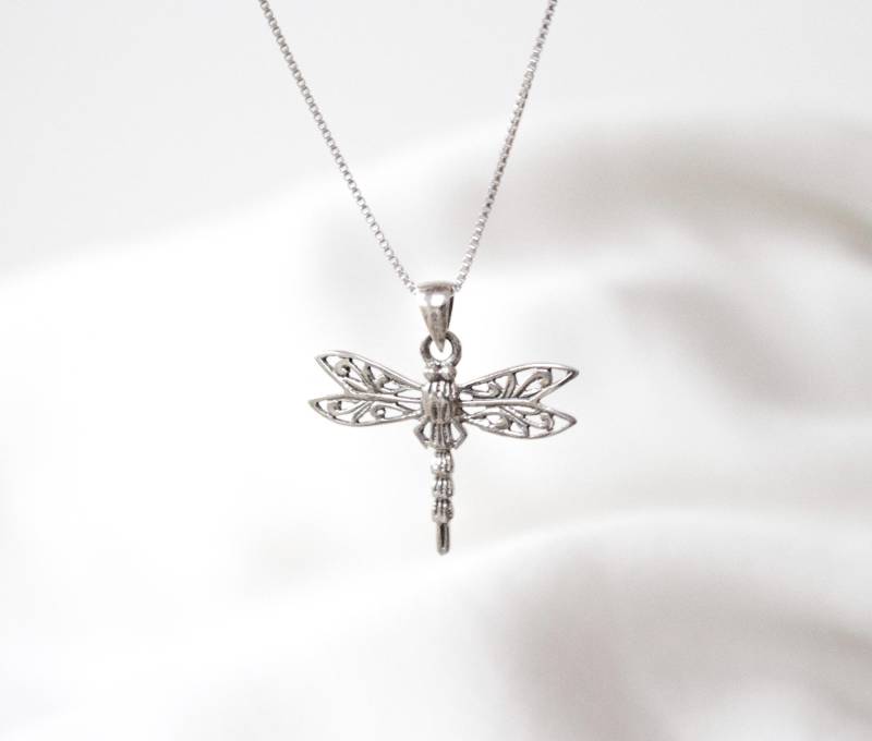 Silber Libelle Halskette, Kleine Anhänger, 925 Sterling Schmuck, Zarte Libellen Glückskette, Insekt Schmuck von VintagebyTigerlilly