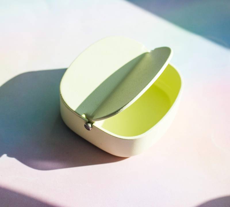 Vintage Ypperlig Hay Ikea Kleine Schatulle Schmuckdose, Schmuckschatulle Deckel Hay Ikea, Aufbewahrungsbox Klein Ypperlig Gelb Pastell von VintagebyTigerlilly