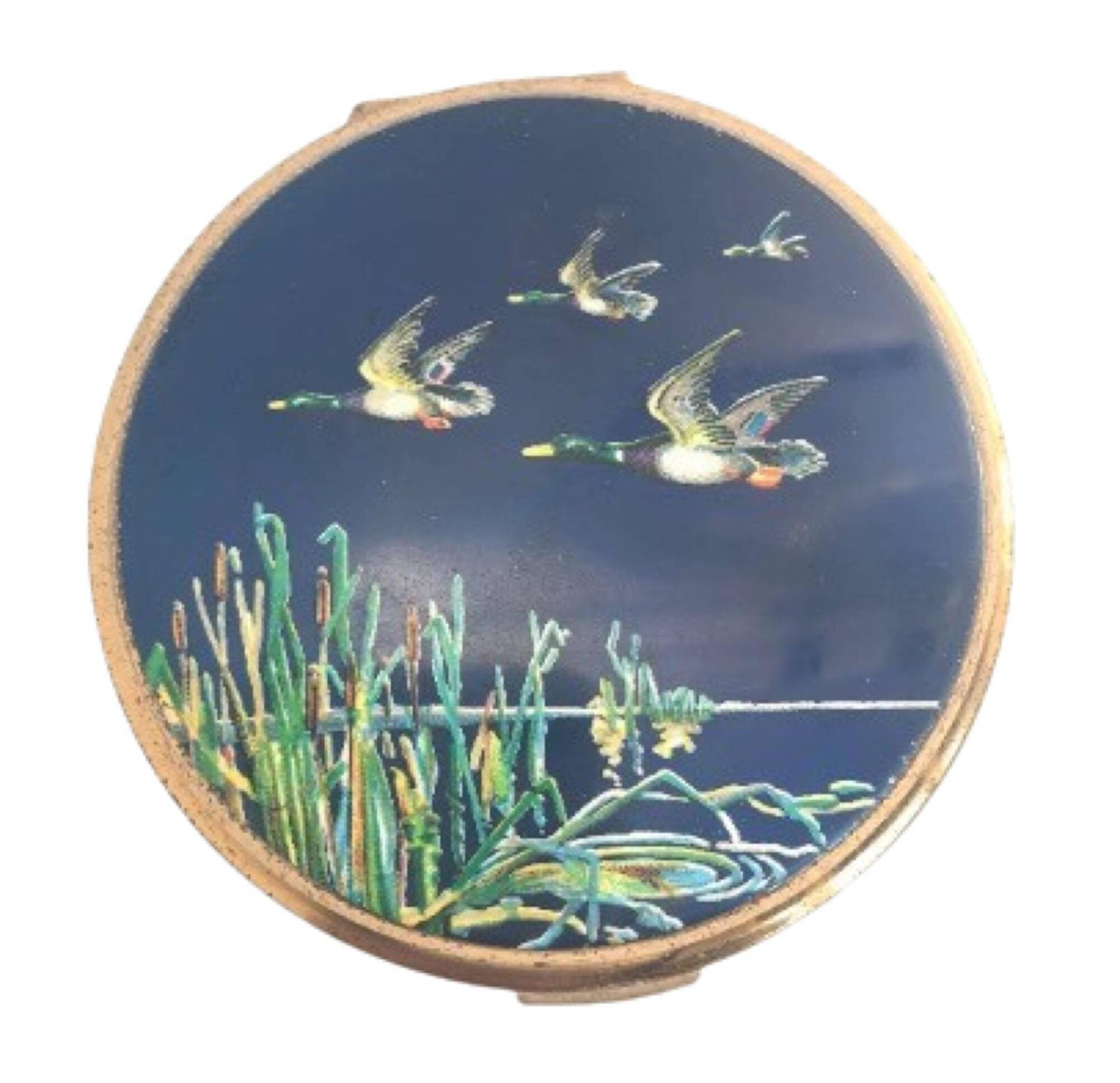 Vintage Synthesizer/Puderdose Fliegende Enten Im Emaille-Design von VintagechicBruxelles