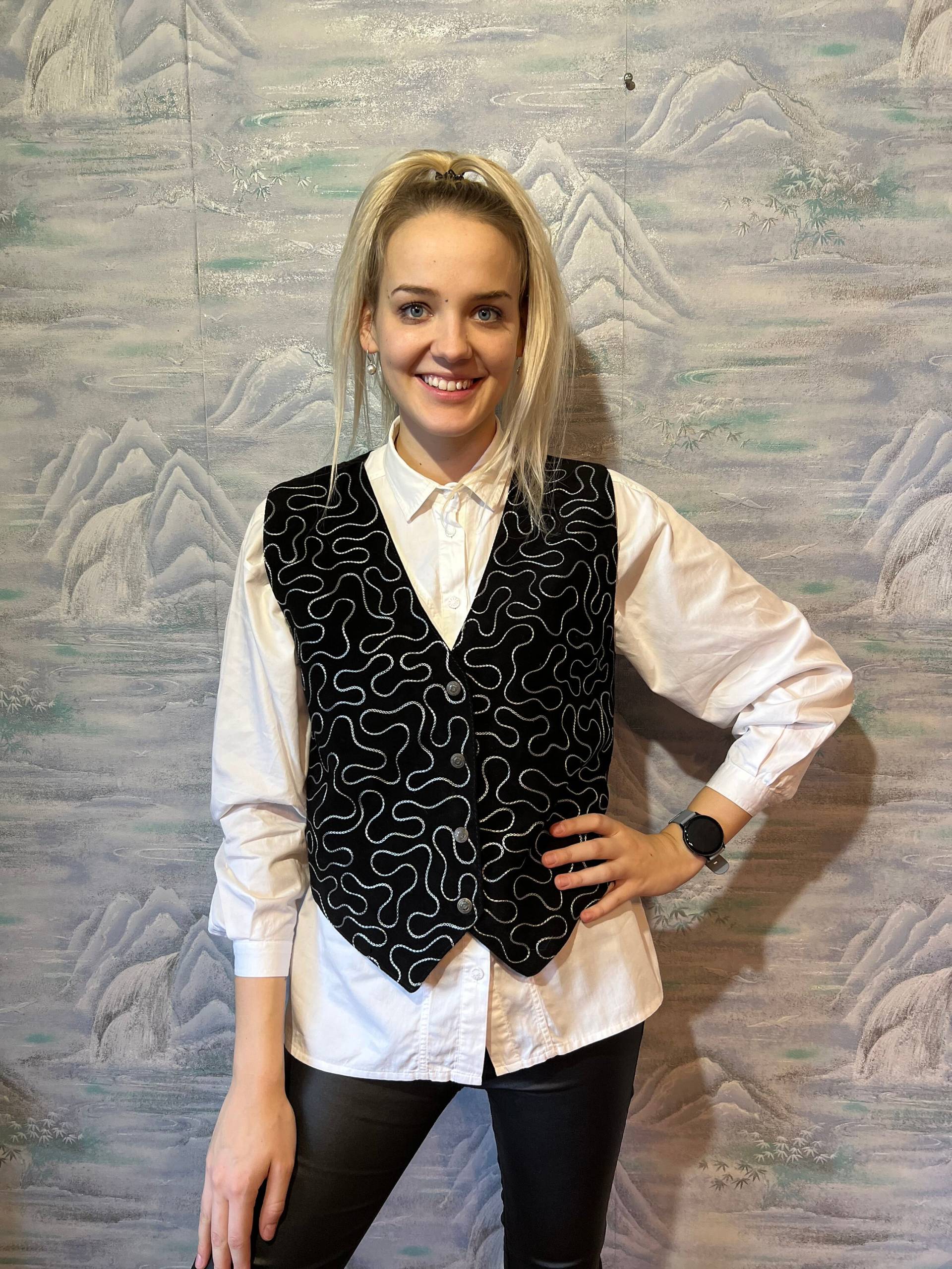 Bestickte Wildlederweste Lederweste Damenweste Dunkellederweste Mit Knopf Mittelgroße Weste Für Frauen von VintagefairyStudio