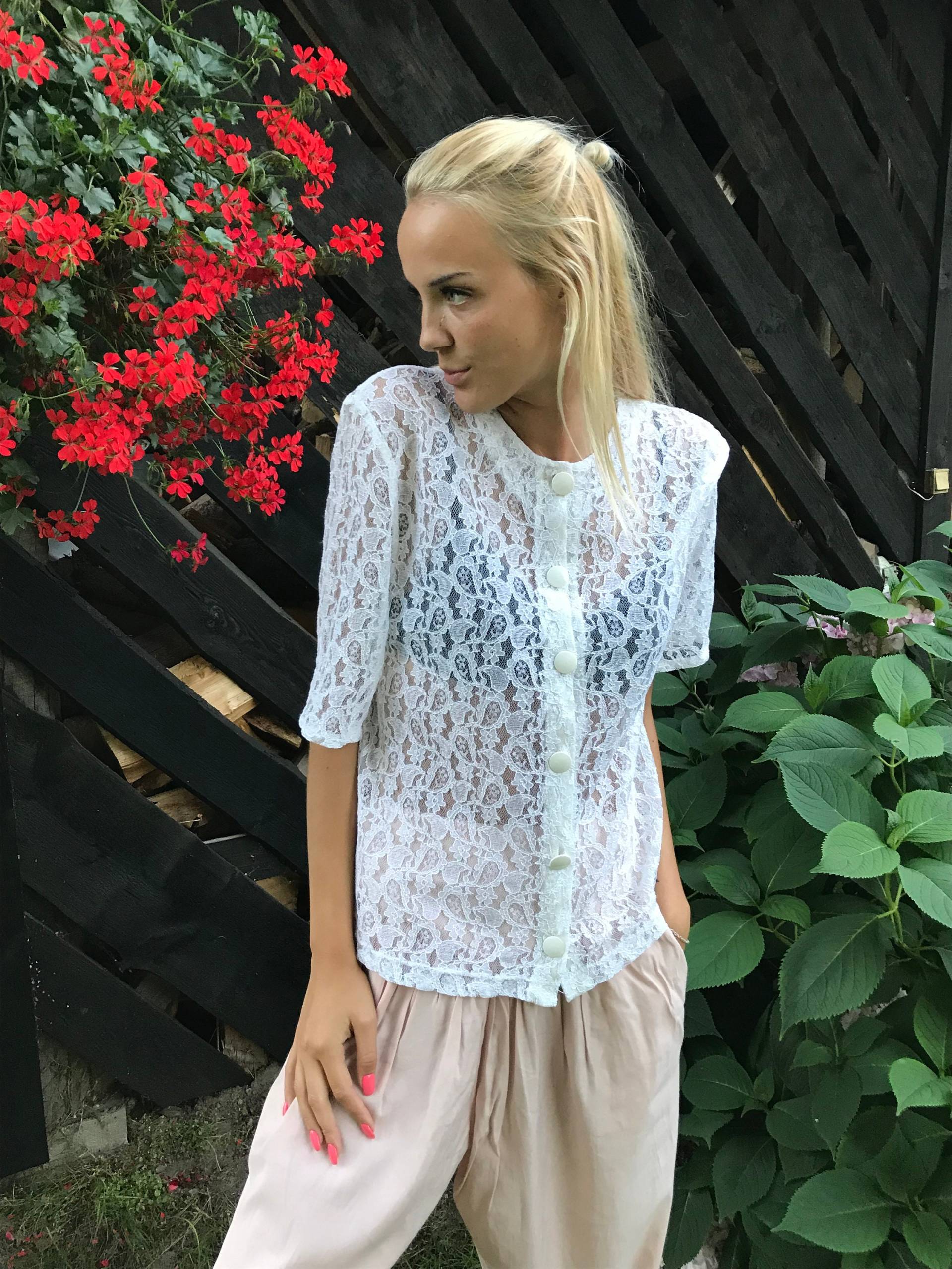 Vintage Hellblaue Spitze Bluse Sheer Boho Elegante Sommer Button Up Shirt Medium Bis Groß Größe von VintagefairyStudio