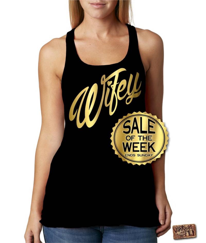 Auf Verkauf - Wife Racerback Tank Top Hochzeitsgeschenk Verlobung Braut Dusche Geschenk Damen Strand Met Silber & Gold Tinte Flowy von Vintageflyclothingco