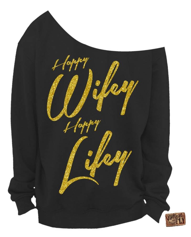 Happy Wife Life - Damen Slouchy Sweatshirt Off The Shoulder Shirt Gedruckt in Gold Glitzer Tinte- S Xxxl von Vintageflyclothingco