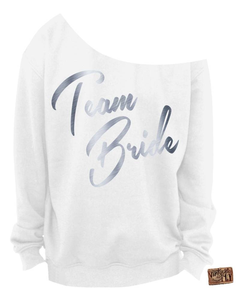 Team Bride Sweatshirt - Brautjungfern Geschenk Damen Slouchy Off The Shoulder Weiß Mit Folienabdrücken S Xxxl von Vintageflyclothingco