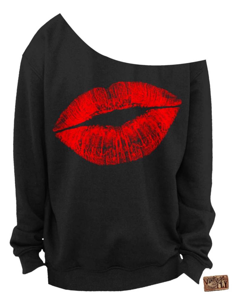 Valentinstag Slouchy Sweatshirt - Kiss Lips Slouchy Off The Shoulder Erhältlich in Schwarz Und Weiß Rote Tinte S-3x von Vintageflyclothingco