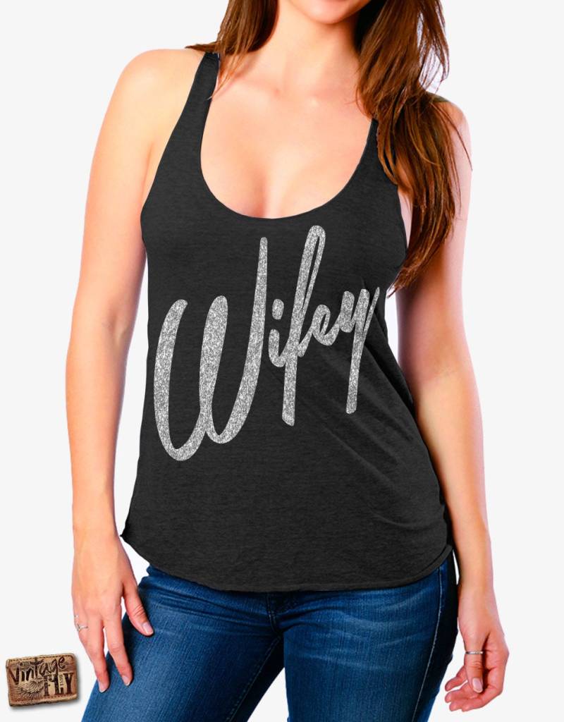 Wifey Shirt - Racerback Tank Wifey Shirt Tri Blend Racer Zurück Silber Glitter Abdrücke Viele Farboptionen Xs-Xl von Vintageflyclothingco