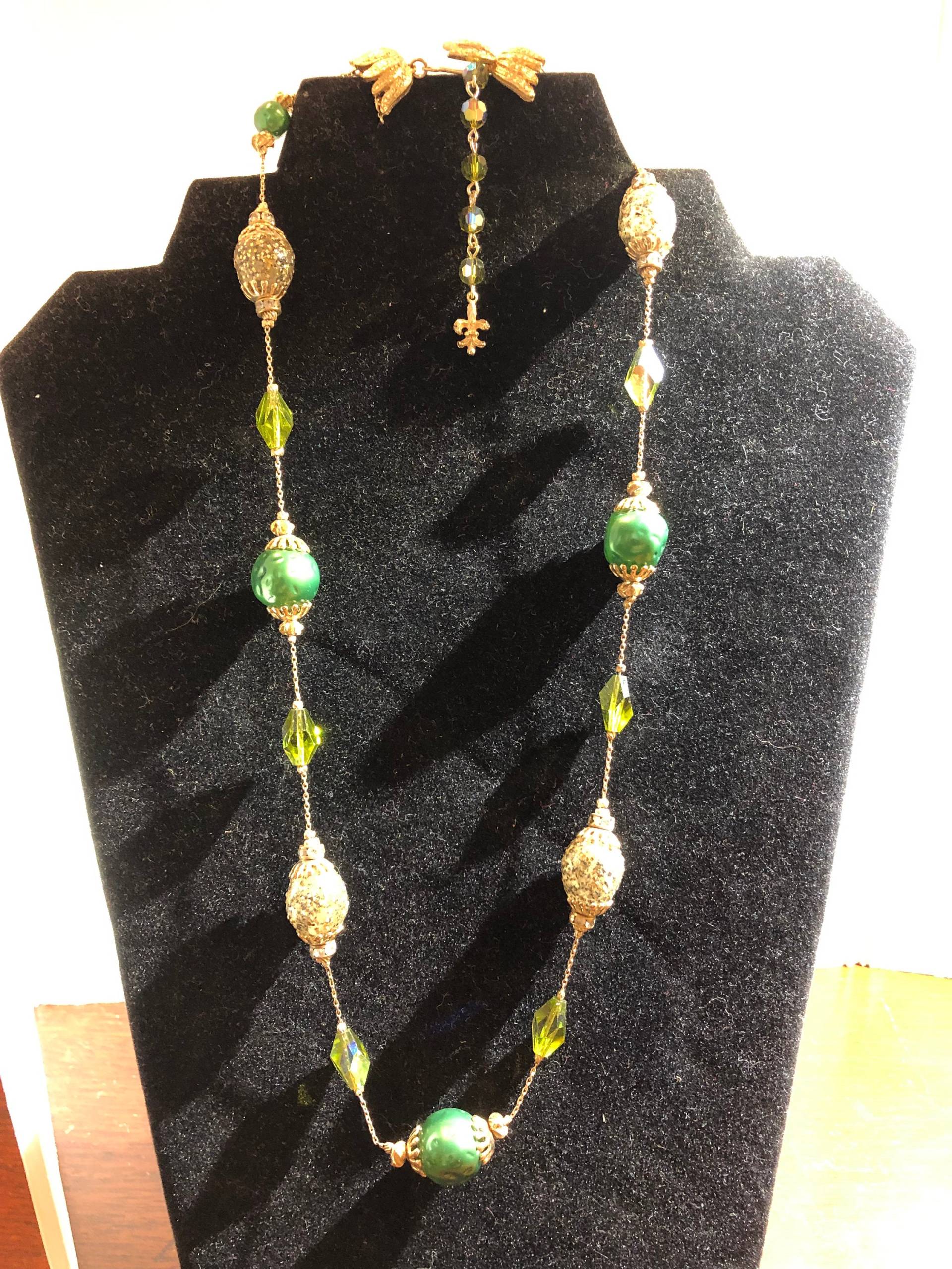 Wunderschöne Vendome Signed Grün Gold Glas Kristall Perlen Sammler Stückeur Vintage Schmuck von Vintagegini