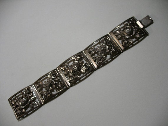 Vintage Continental Silber Gliederarmband Mit Blumenmotiv von Vintageisnow