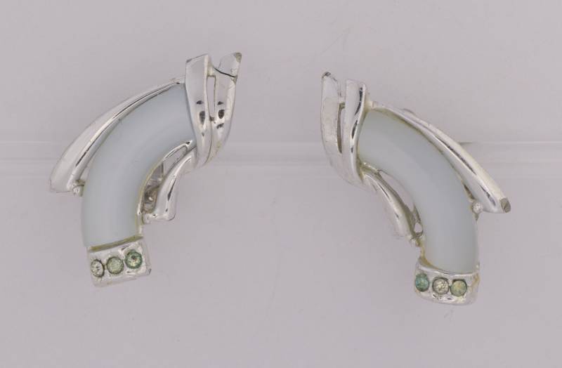 Coro Licht Blau Lucite Moonglow Und Strass Ohrclips Coro Licht Blau Lucite Moonglow Und Strass Ohrclips von Vintagemabobs