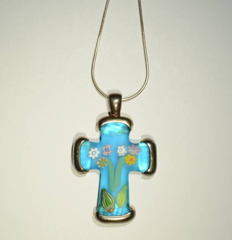 Millefiori Aqua Und Sterling Kreuz Anhänger Mit Blumen Millefiori Aqua Und Sterling Kreuz Anhänger Mit Blumen von Vintagemabobs