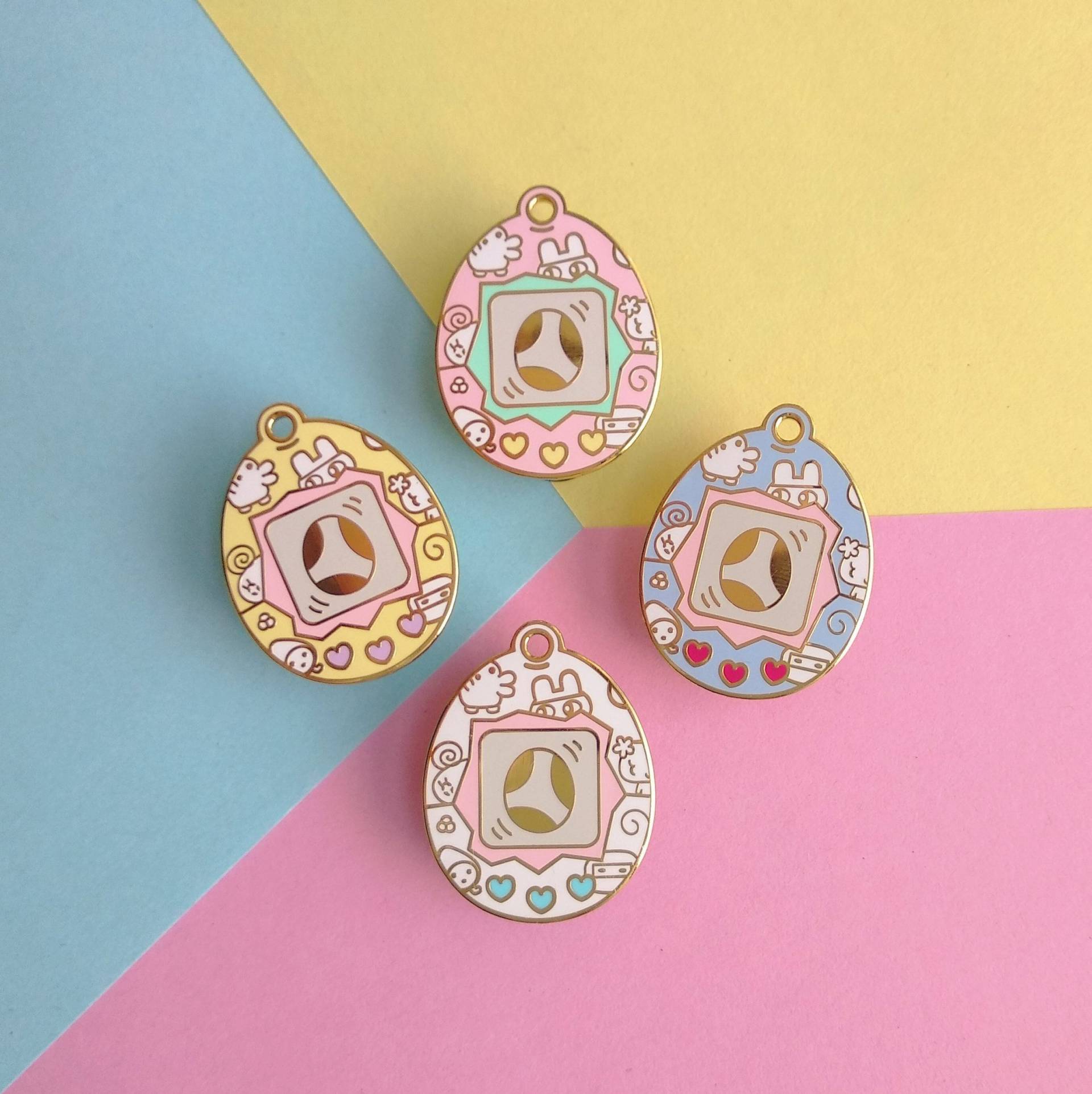 Pastel Tamagotchi Pin - Pins Weiß, Gelb, Rosa, Blau Oder Die 4 Farben Pastel Tamagotchi Pin - Pins Weiß, Gelb, Rosa, Blau Oder Die 4 Farben von Vintagemlife