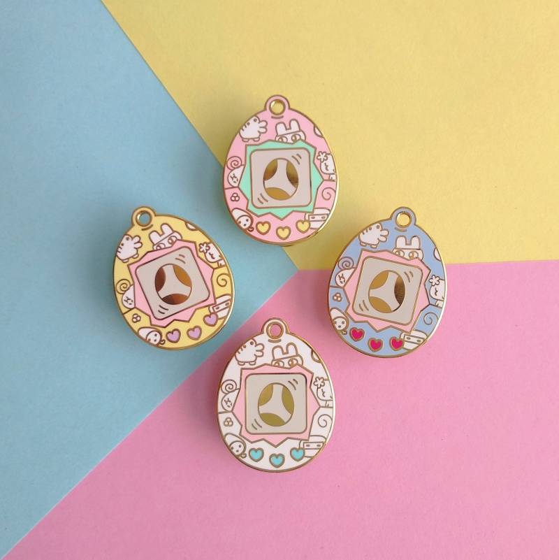 Pastel Tamagotchi Pin - Pins Weiß, Gelb, Rosa, Blau Oder Die 4 Farben Pastel Tamagotchi Pin - Pins Weiß, Gelb, Rosa, Blau Oder Die 4 Farben von Vintagemlife