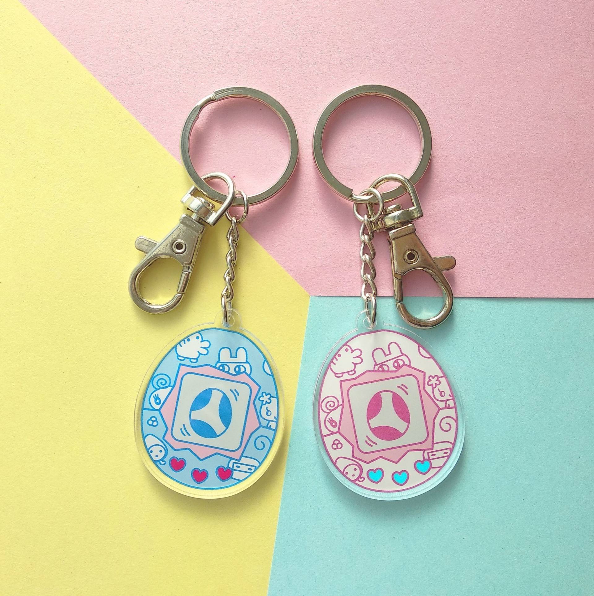 Pastel Tamagotchi Schlüsselanhänger - Klarer Acryl-Schlüsselanhänger, Blauer Oder Weiß-Rosa Chamäleon-Schlüsselanhänger Pastel Tamagotchi Schlüsselanhänger - Klarer Acryl-Schlüsselanhänger, Blauer Oder Weiß-Rosa Chamäleon-Schlüsselanhänger von Vintagemlife