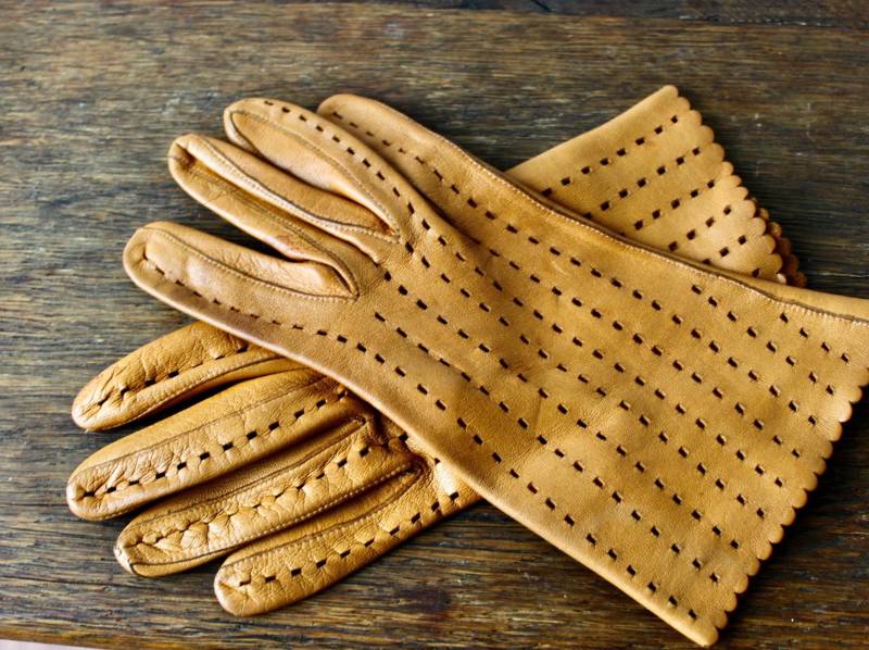 Vintage Damen Lederhandschuhe - Cognac Mit Lochmuster von Vintagepapst