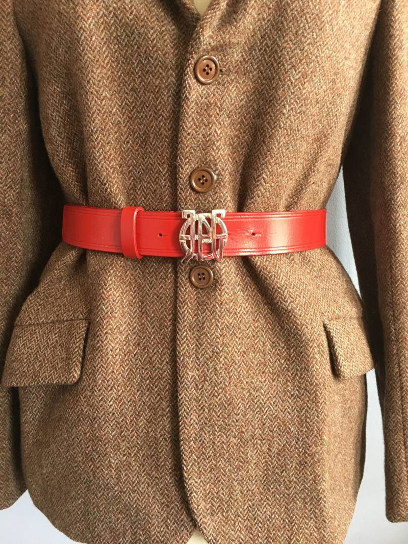 Vintage Jean Paul Gaultier Roter Leder Gürtel Mit Silber Logo Schnalle von VintagestarParis