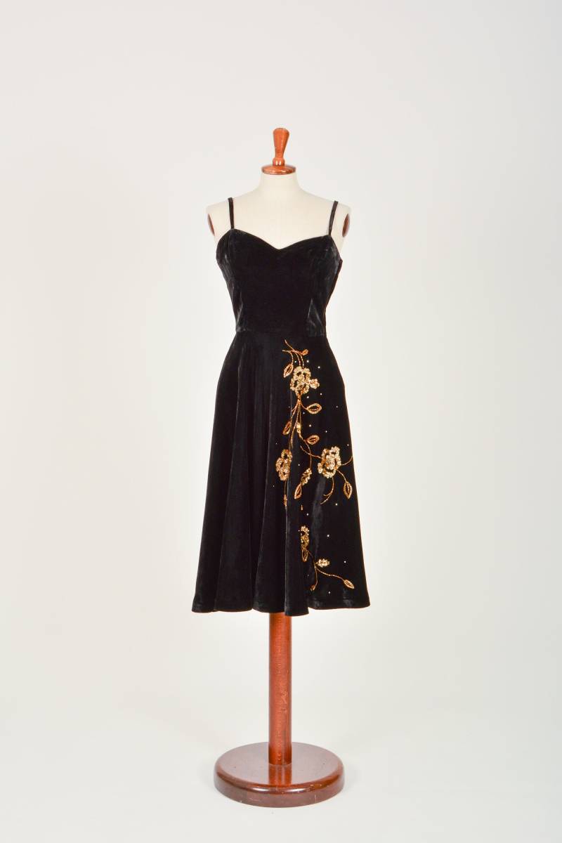 40Er Jahre Kleid Aus Samt Mit Goldenen Pailletten Bestickt von VintageundRosenroth