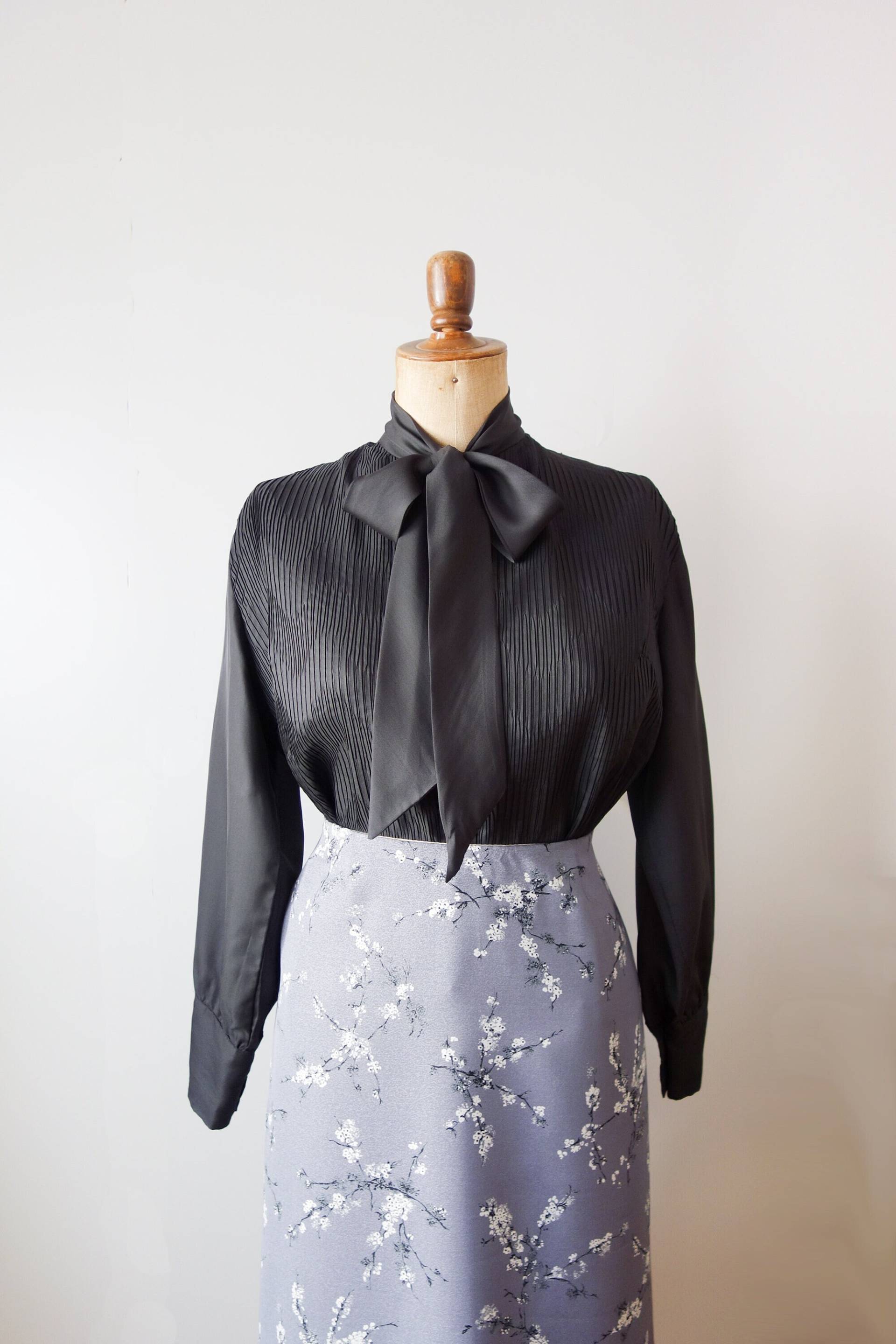 Plissierte Bluse Mit Masche, True Vintage von VintageundRosenroth
