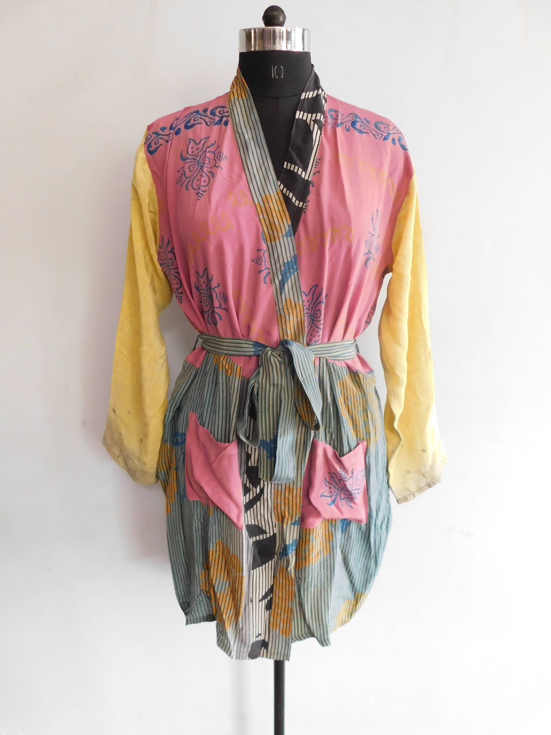 Designer-Seidenkimono, Damen Tragen Seidenbademantel, Brautjungfern-Morgenmantel, Intim-Boho-Hippie-Kleid, Damenbekleidung, Seidenkleid von Vintagevilla1966