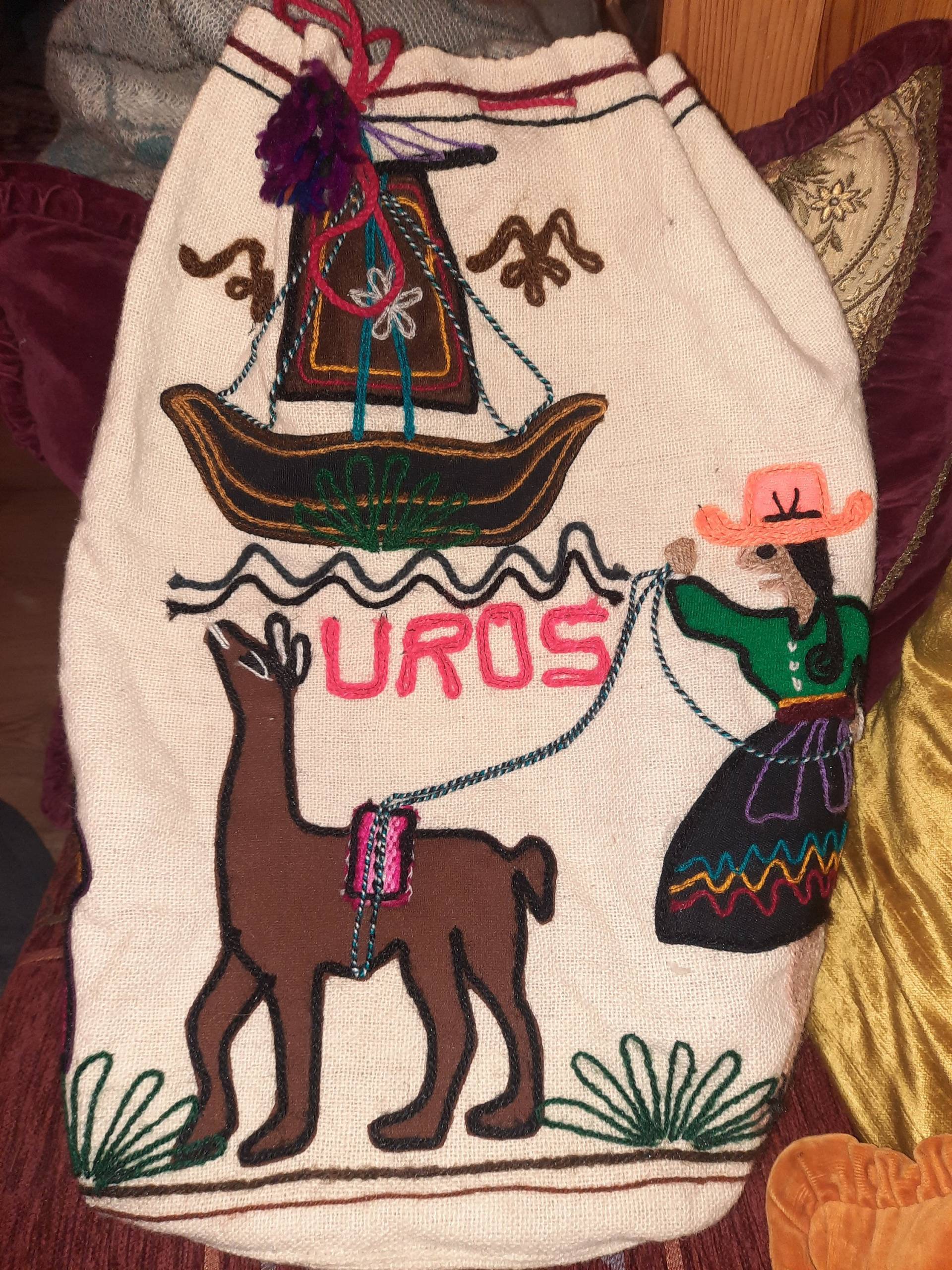 Beutelvintagestoffembroiderystickereirucksack Beutelvintagestoffembroiderystickereirucksack von Vintagewunderwelt