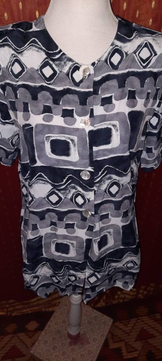 Blusevintagecrazypatternlgrau Blusevintagecrazypatternlgrau von Vintagewunderwelt