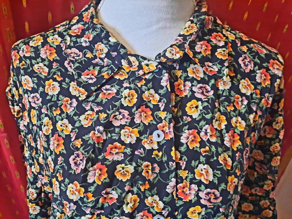 Blusevintagegeblümtoversizedfloral Blusevintagegeblümtoversizedfloral von Vintagewunderwelt