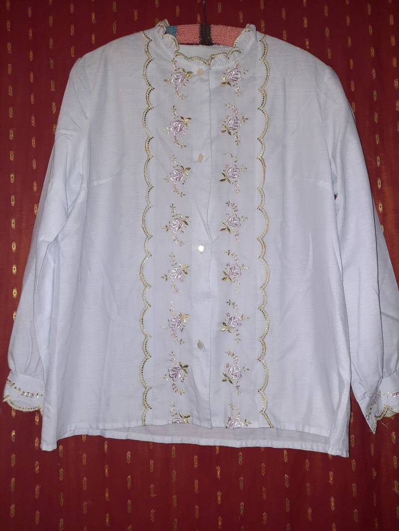 Blusevintagehellblaustickereiml Blusevintagehellblaustickereiml von Vintagewunderwelt