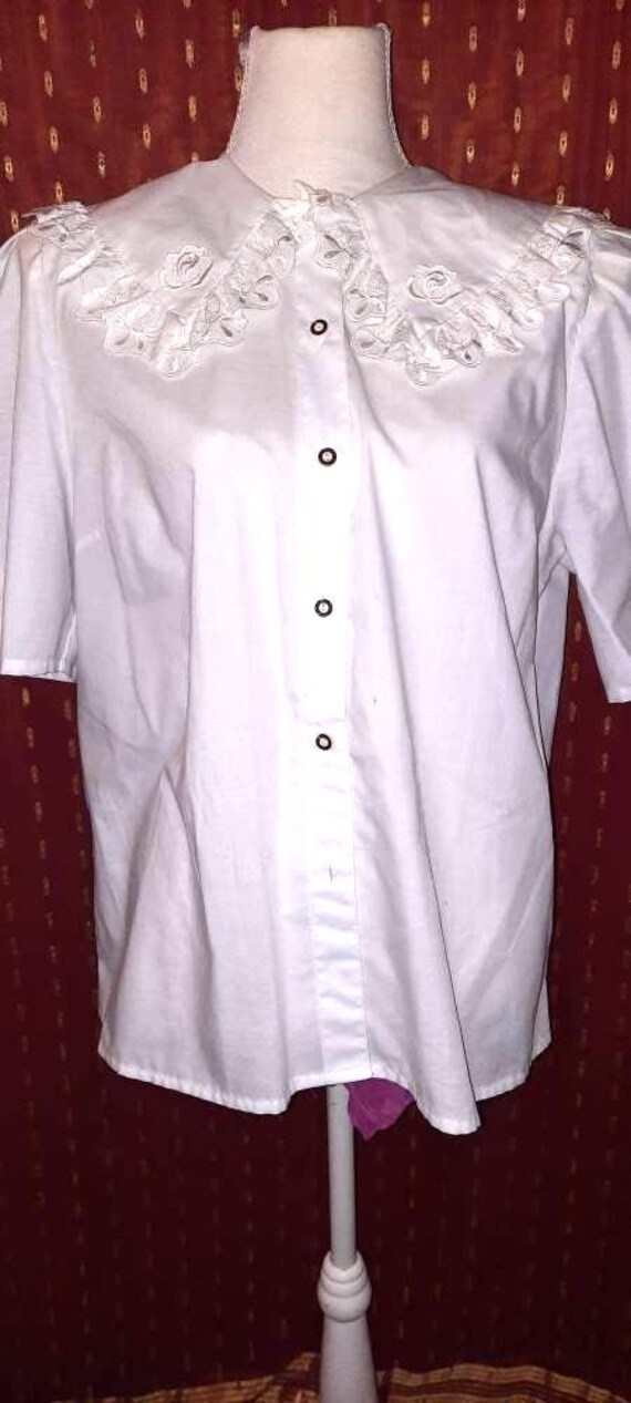 Blusevintageweiß44Lrüschen Blusevintageweiß44Lrüschen von Vintagewunderwelt