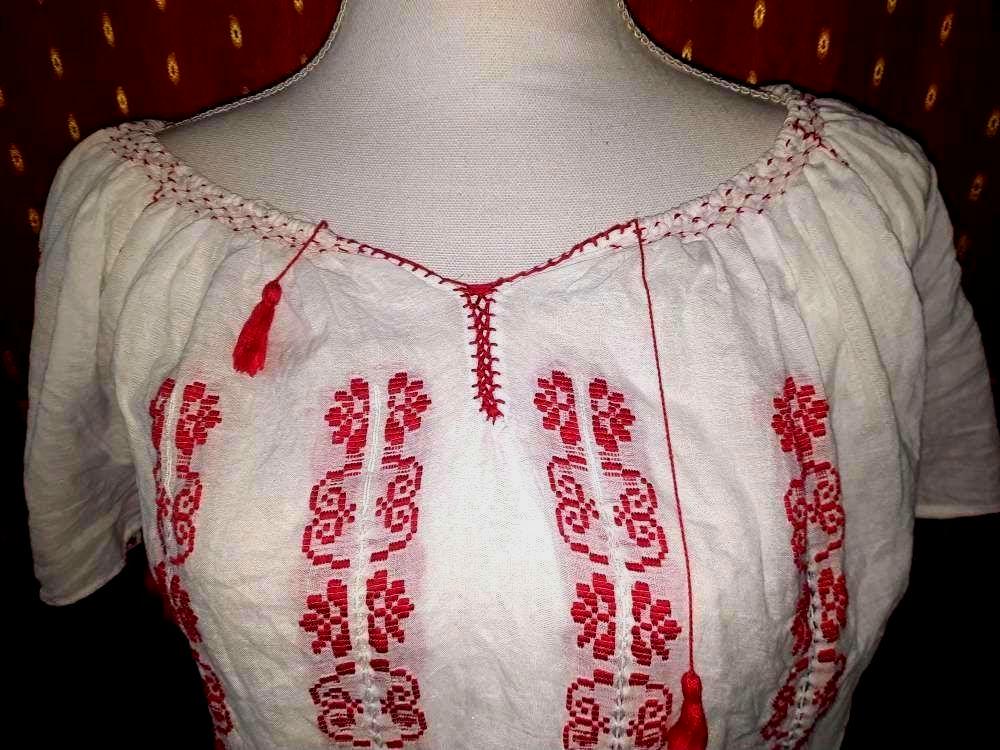 Blusevintageweißrotembroiderystickereiml von Vintagewunderwelt