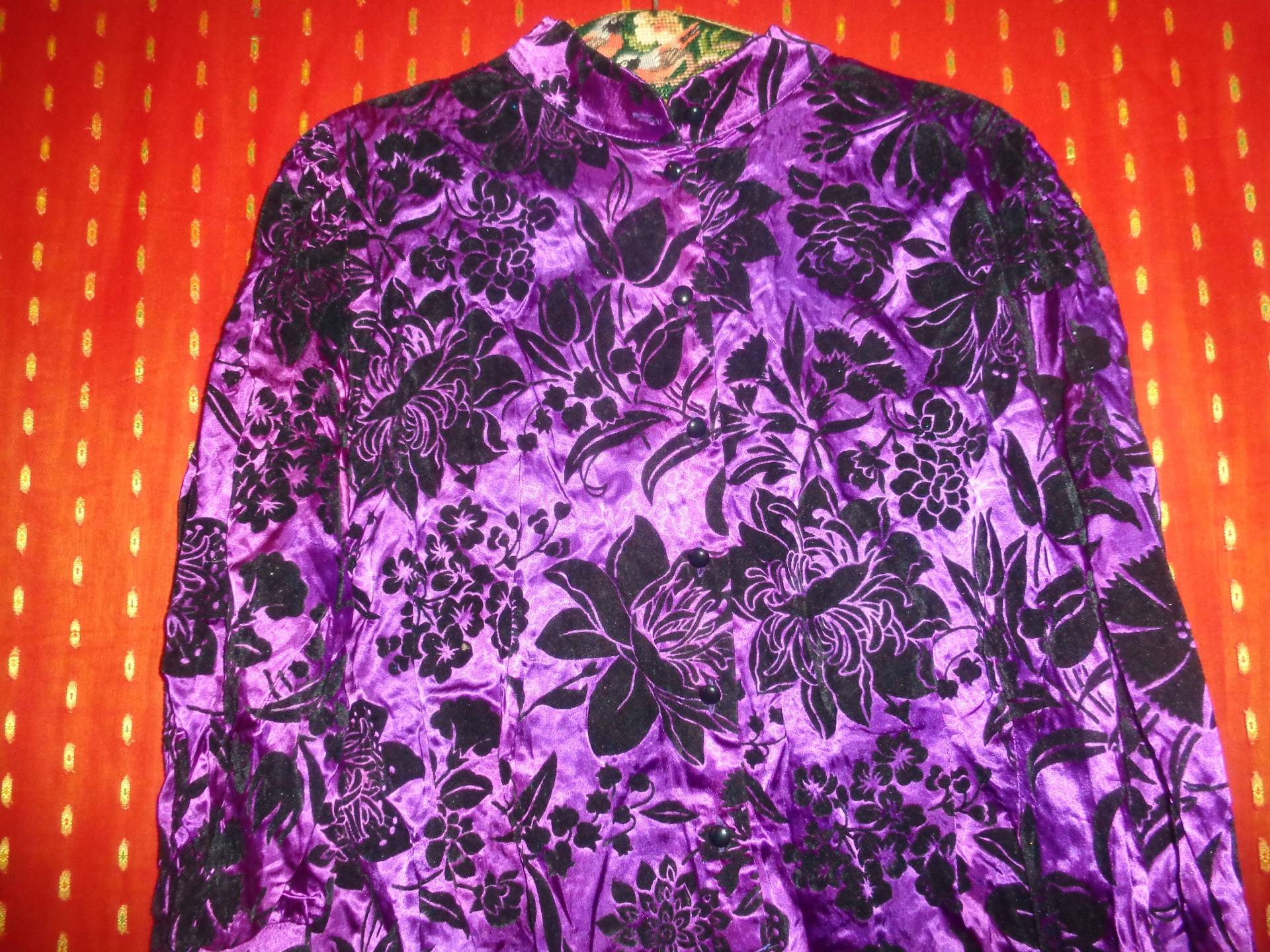 Jackeblusevintagelilaschwarzacetatkunstfaser80Er von Vintagewunderwelt