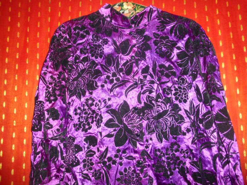 Jackeblusevintagelilaschwarzacetatkunstfaser80Er von Vintagewunderwelt