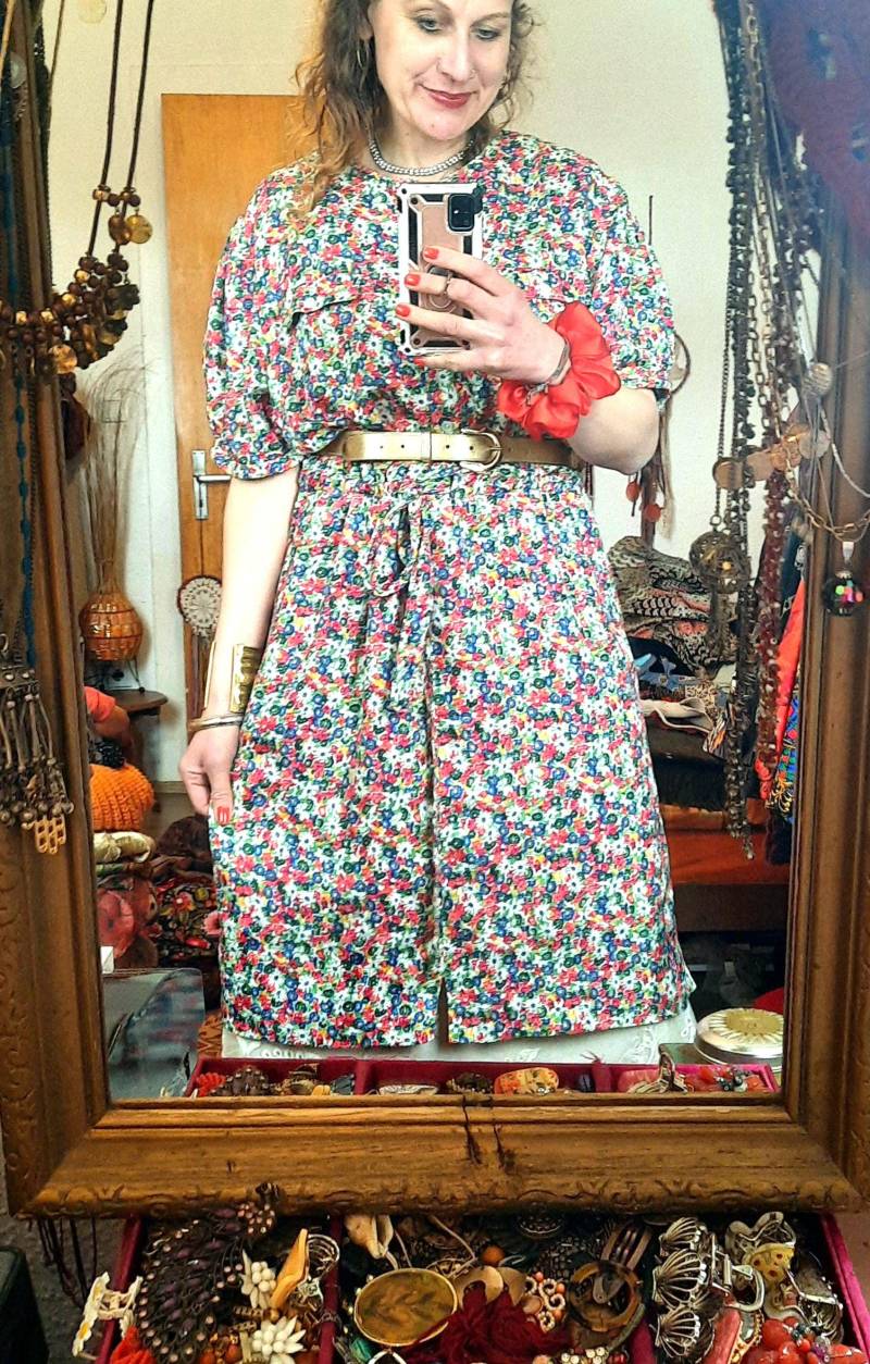 Kleidvintageseideblumenfloral384042 von Vintagewunderwelt