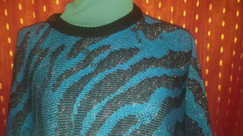 Pulloverpullivintageblauschwarzm von Vintagewunderwelt