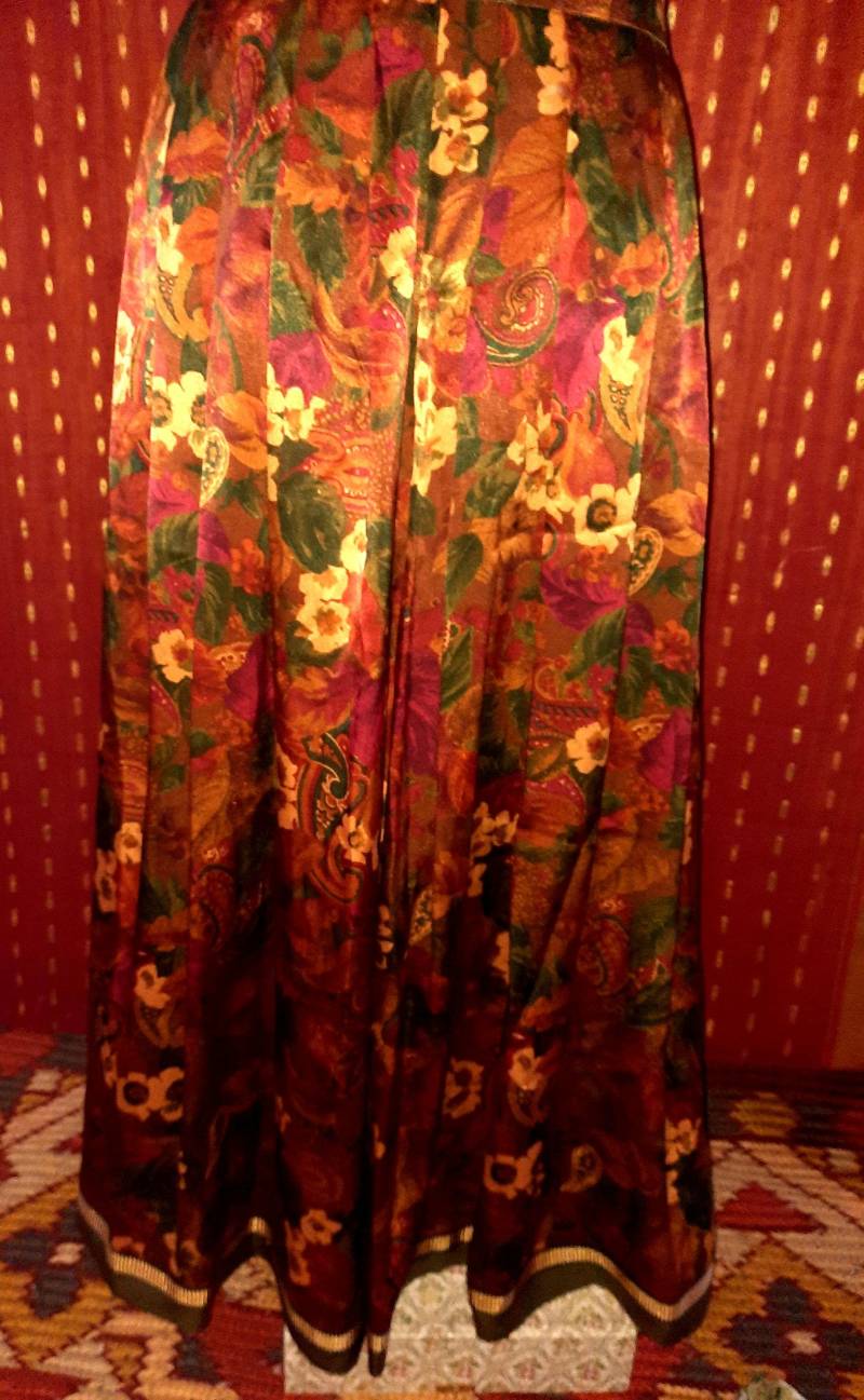 Rockvintage3638Floralpaisley von Vintagewunderwelt