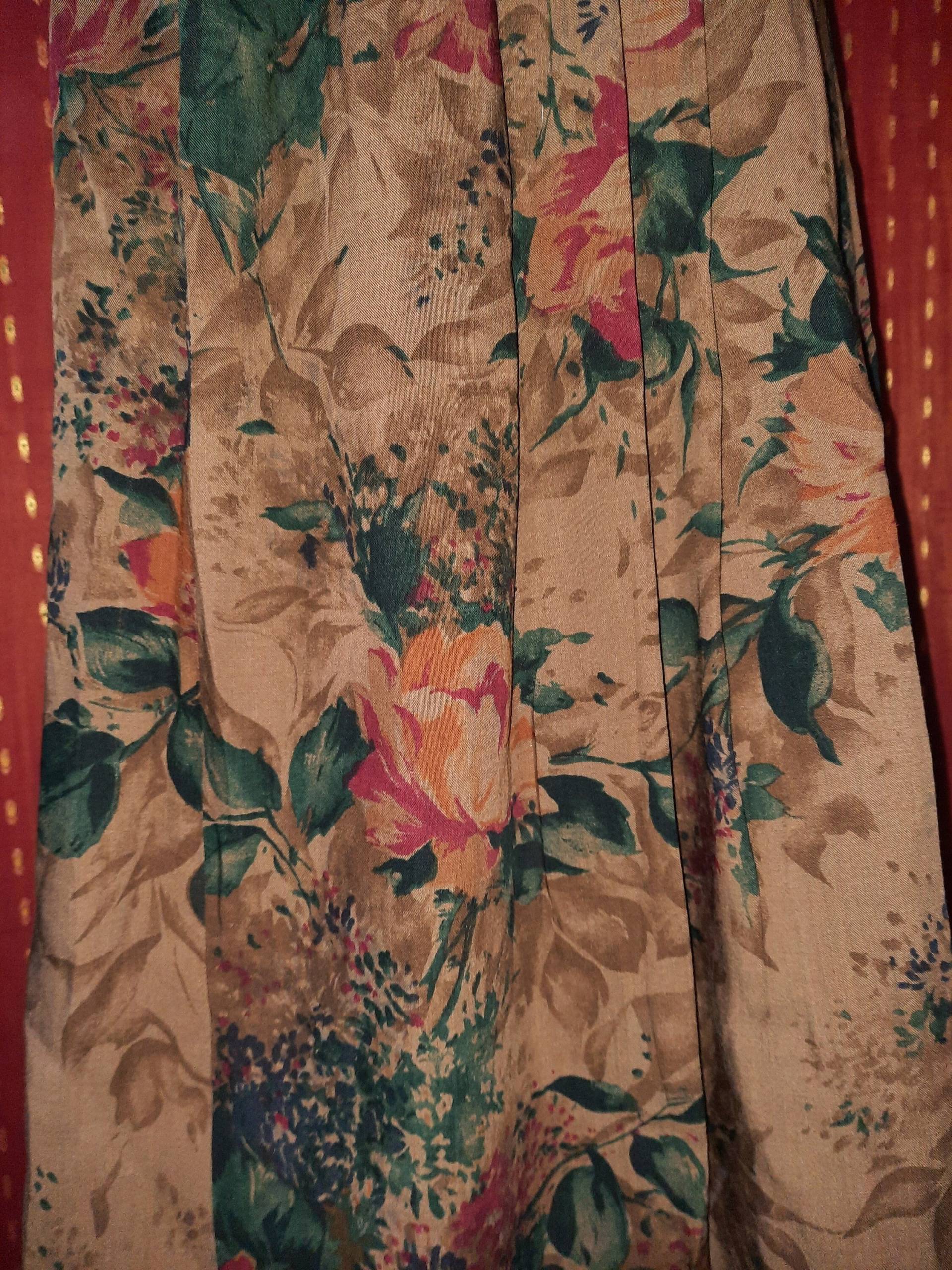 Rockvintagefloral38Midiwolle von Vintagewunderwelt