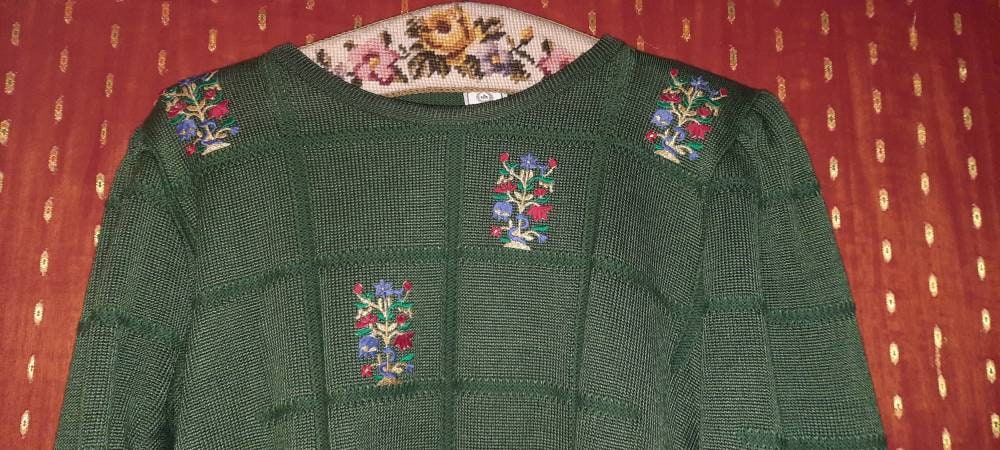 Trachtenpulligrün40Embroidery von Vintagewunderwelt