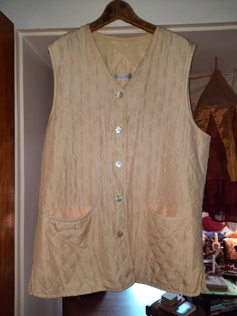 Westevintagebeigeseidexloversizedsteppweste Westevintagebeigeseidexloversizedsteppweste von Vintagewunderwelt
