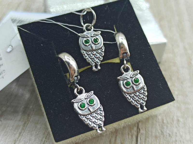 Vintage Eulen Schmuck Set Sterling Silber Anhänger Ohrringe, Grüner Stein von VintagioUA