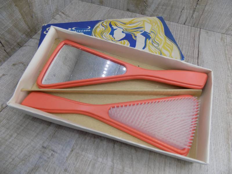 Сomb Und Spiegel Taschenkamm Roter Kamm Aus Der Udssr Plexiglas Handarbeit Fee Für Die Prinzessin Vintage Mit Henkel von VintagioUA