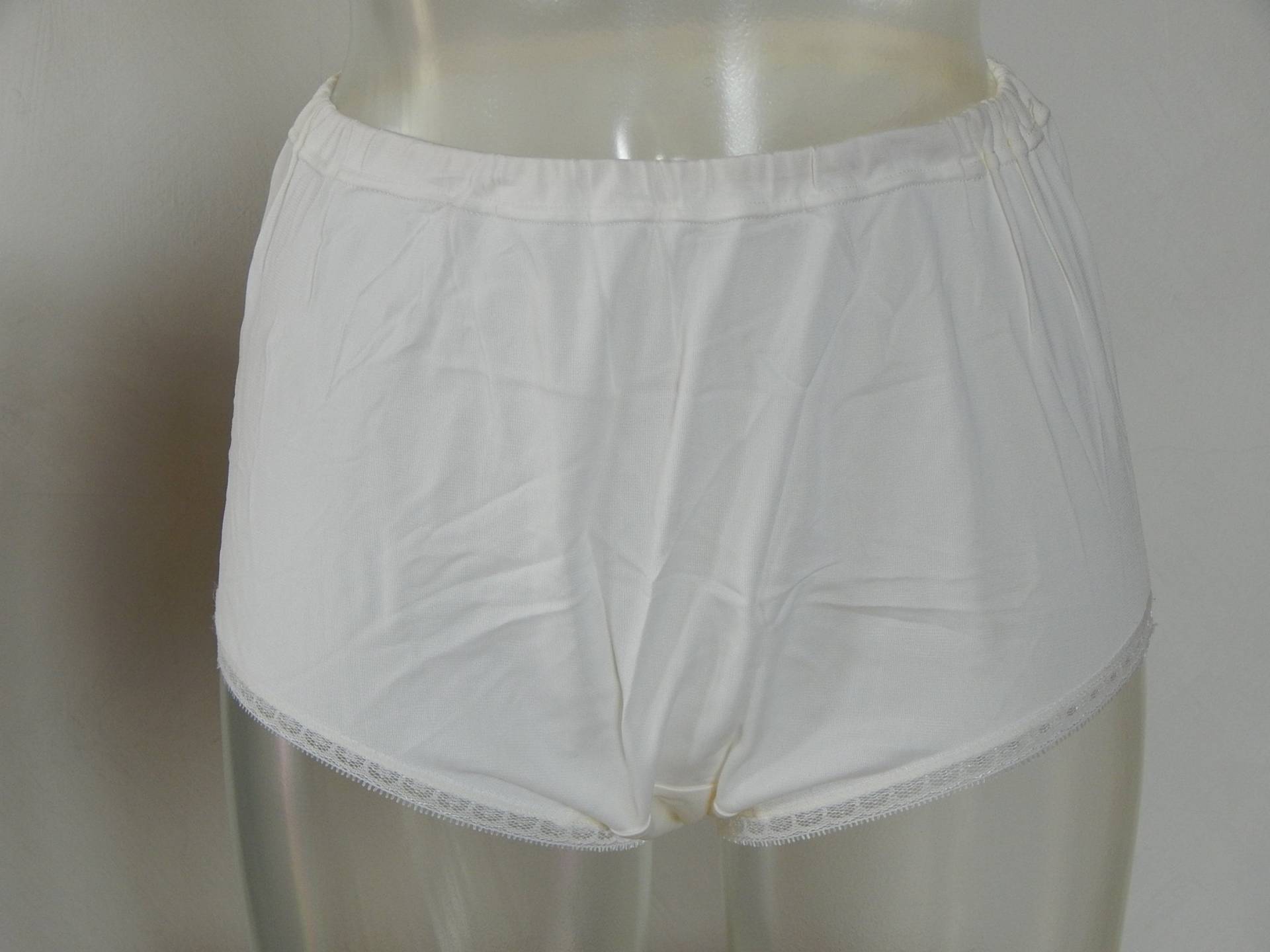 Unbenutzte Damen Unterwäsche Weiß Acetat/ Capron Unterhose Größe Medium/Large Hergestellt in Moskau Den 1980Er Jahren von Vintegelane