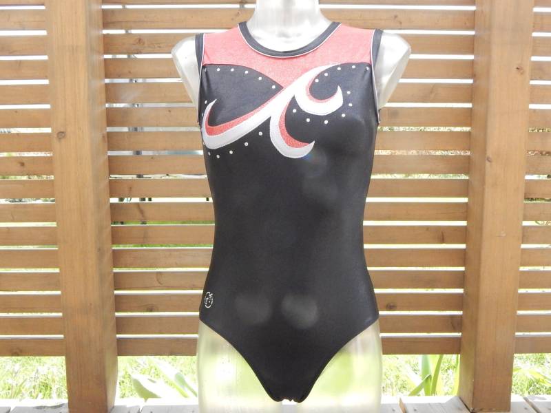Vintage Frauen Gymnastik Trikot Schwarz Rot Made in Europe Größe S von Vintegelane