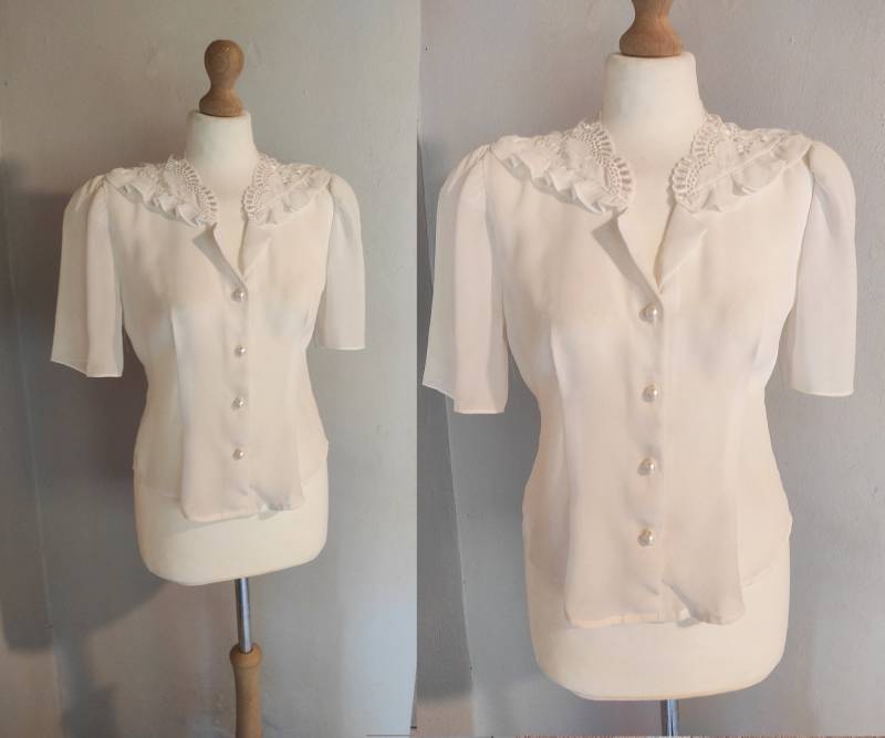 Stickerei Kurze Puffärmel Perlmuttknöpfe Bluse Im 40Er Stil Gr. S von VintessaDolls