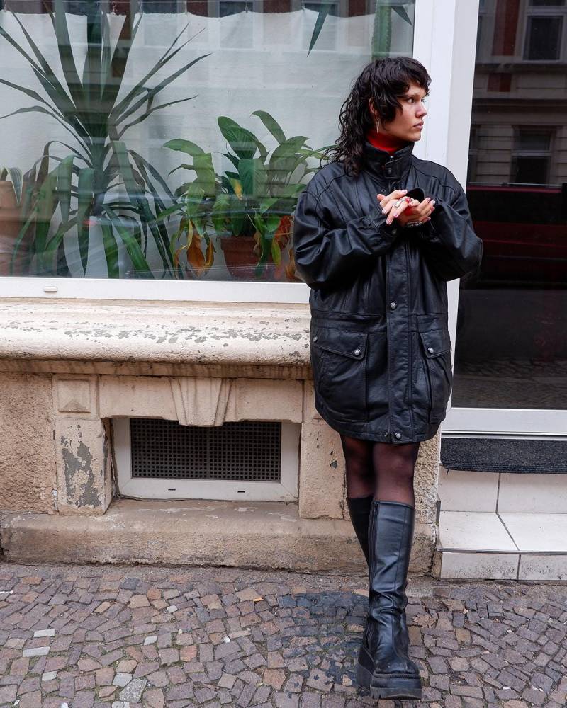 Preloved Schwarzer Ledermantel Westbury Oversized Unisex Jacke | L-xl Preloved Schwarzer Ledermantel Westbury Oversized Unisex Jacke | L-xl von VintiVintageStudio