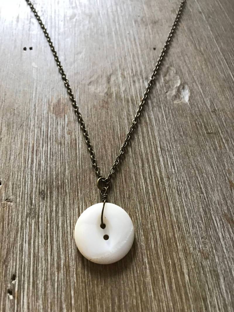 Jahrgang Perlmutt Halskette "Abgerundet Und Getragen" von VintiquesHandmade