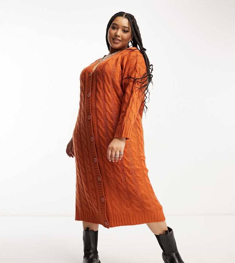 Violet Romance Curve - Langes Strickjackenkleid in Rostorange mit Zopfmuster von Violet Romance Curve