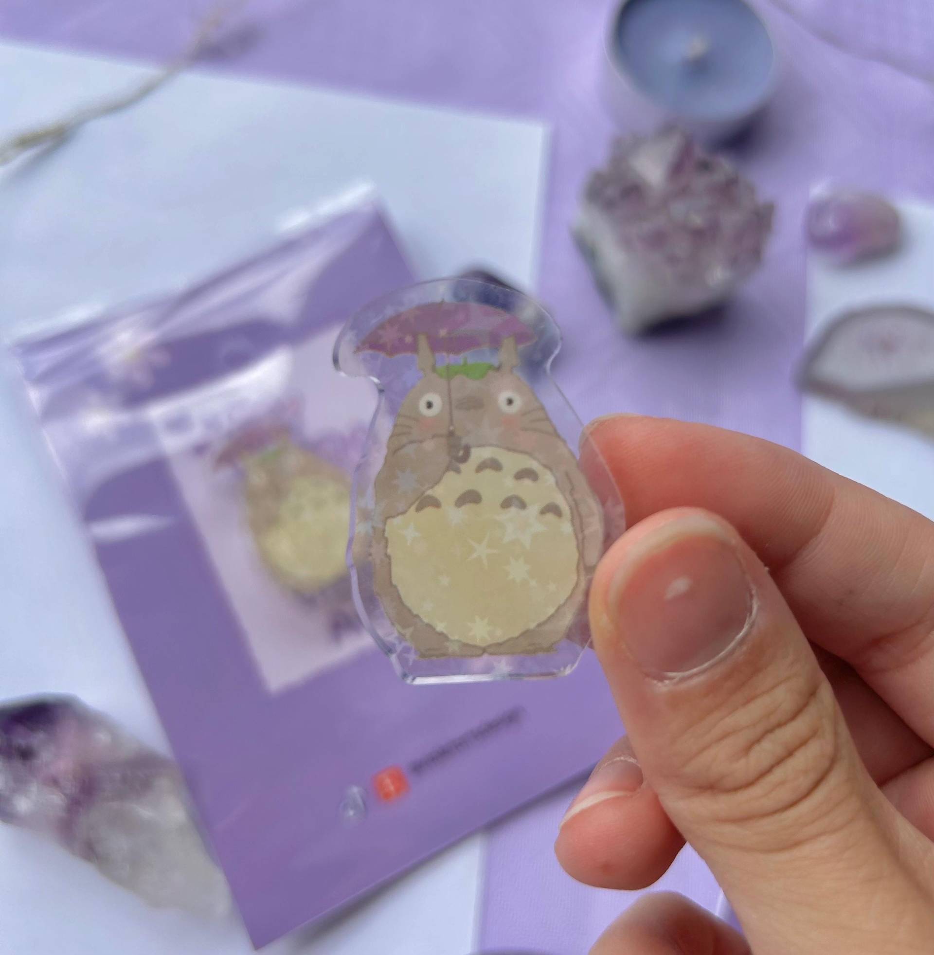 Kawaii Süße Acryl-Pins, Studio Ghibli Pins, Rucksack-Pins, Katzenbus, Totoro, Calcifer, Kein Gesicht, Glitzer-Pins, Broschen, Japan, Anstecker von VioletArtsDesign