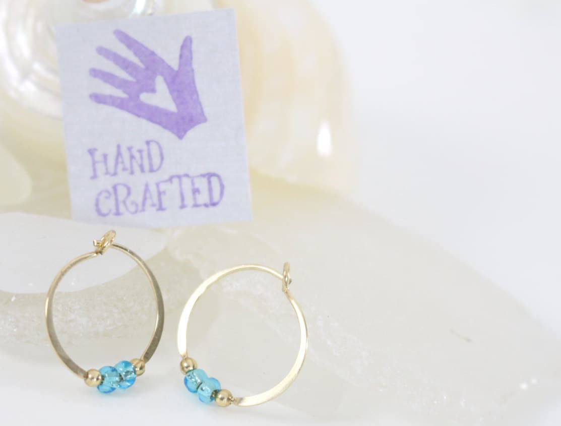 14 K Gold Gefüllt Creolen Ohrringe Double Blaue Perle Endlos Runde Handgefertigt 14 K Gold Gefüllt Creolen Ohrringe Double Blaue Perle Endlos Runde Handgefertigt von VioletandVirtue